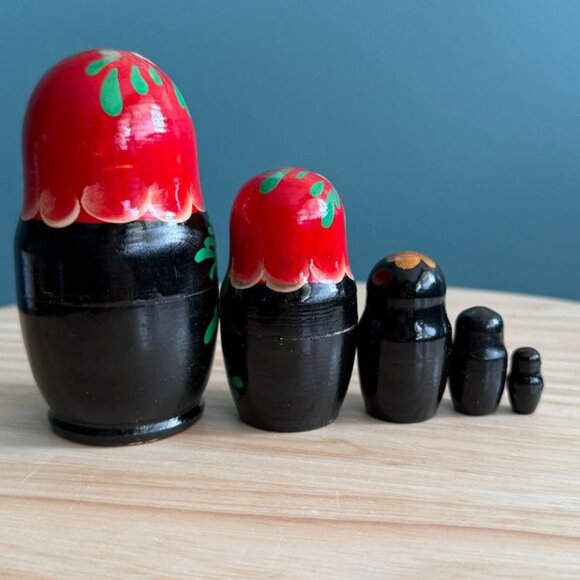 Russian Matryoshka Nesting Dolls Hand-Painted Wooden Set Of 5 Floral Red Black - Picture 8 of 8